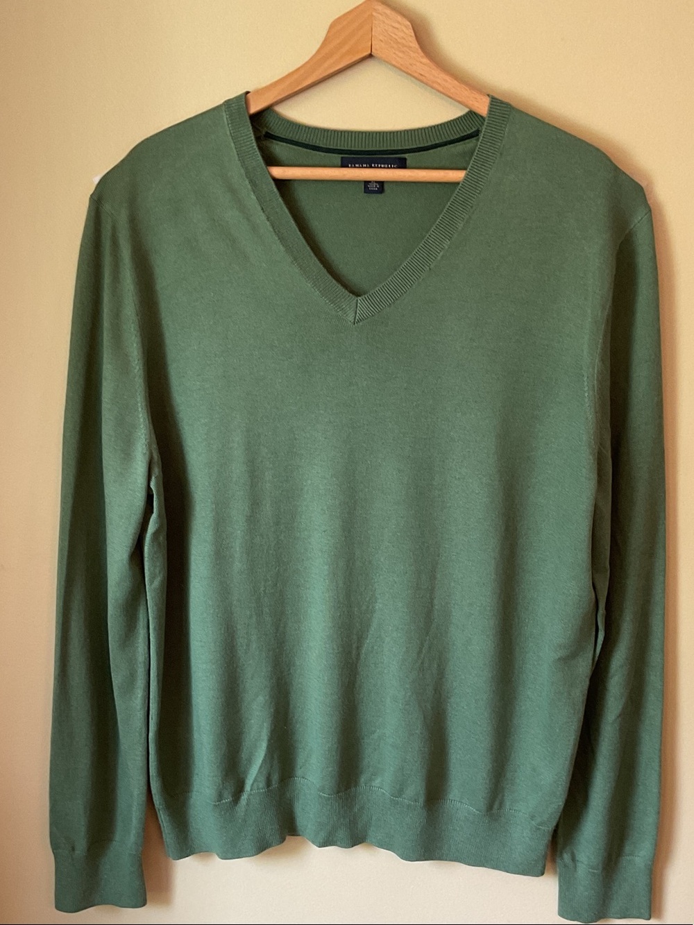 Banana Republic Silk Cashmere blend Green V-Neck Sweater Size XL